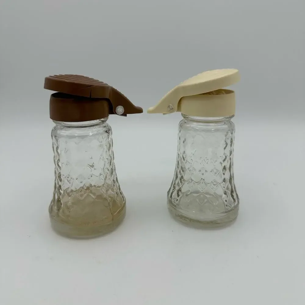 Vtg Salt & Pepper Shakers Clear Glass Retro Collectible Farmhouse Cracked lid